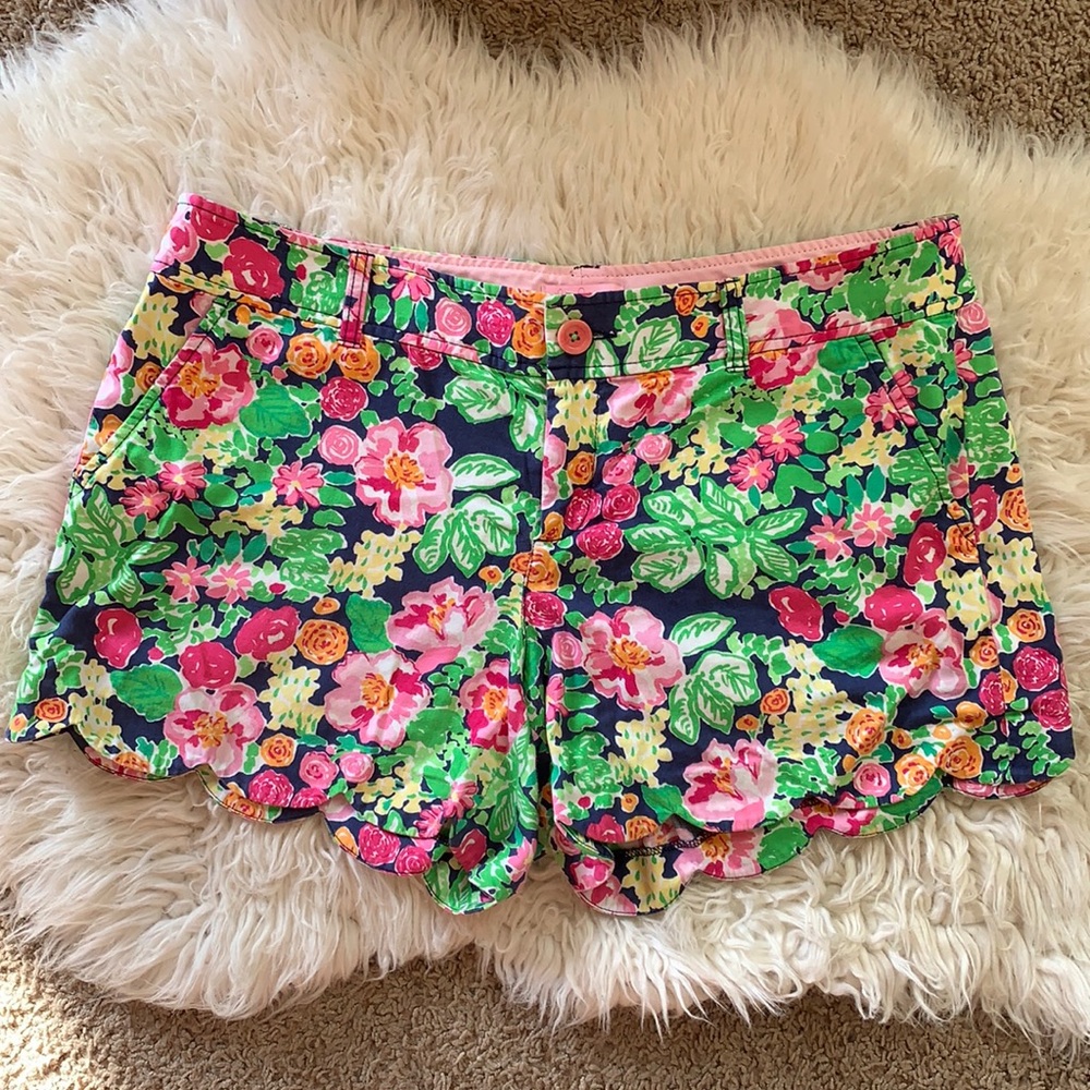 Lilly Pulitzer Scalloped Floral Shorts Size 14